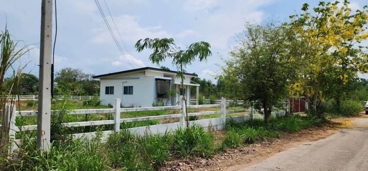 อื่นๆ ตกแต่งครบ 2022  ขายบ้านพร้อมเฟอร์นิเจอร์รวมที่ดินเกือบ1ไร่(3งาน46 ตรว)โฉนดครุฑแดง อ.สวนผึ้ง  ล้อมรั้วเรียบร้อยมีน้ำ-ไฟพร้อมใช้2นอน1น้ำ1โถงติดแอร์ทุห้อง รูปที่ 3