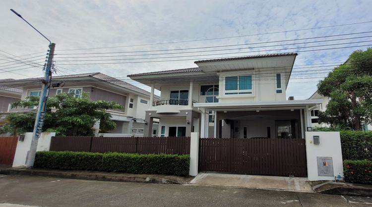 ขายบ้านเดี่ยวพร้อมผู้เช่า วัสดุตกแต่งพรีเมี่ยม พร้อมเฟอร์และเครื่องใช้ไฟฟ้ามากกว่า 20 รายการ