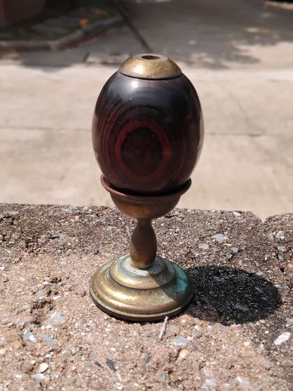 เครื่องราง ศาสนาคริสต์ ขนาด 2.5 นิ้ว ทำจากไม้ กลึงเป็นรูปไข่ มีตาไม้ ที่หัวสามารถส่องดูได้ มีฐานวาง สวย แปลก หายากมาก เป็นสิ่งนำโชคลาภ เงินท