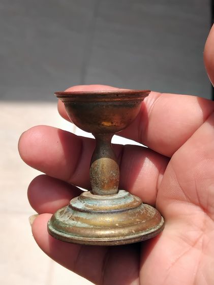 เครื่องราง ศาสนาคริสต์ ขนาด 2.5 นิ้ว ทำจากไม้ กลึงเป็นรูปไข่ มีตาไม้ ที่หัวสามารถส่องดูได้ มีฐานวาง สวย แปลก หายากมาก เป็นสิ่งนำโชคลาภ เงินท รูปที่ 9