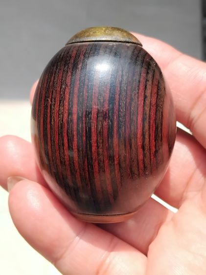 เครื่องราง ศาสนาคริสต์ ขนาด 2.5 นิ้ว ทำจากไม้ กลึงเป็นรูปไข่ มีตาไม้ ที่หัวสามารถส่องดูได้ มีฐานวาง สวย แปลก หายากมาก เป็นสิ่งนำโชคลาภ เงินท รูปที่ 4