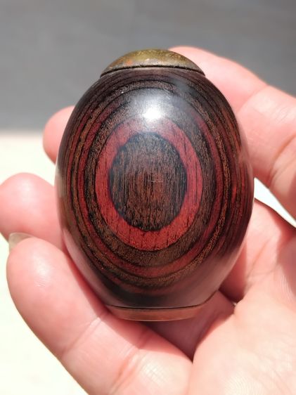 เครื่องราง ศาสนาคริสต์ ขนาด 2.5 นิ้ว ทำจากไม้ กลึงเป็นรูปไข่ มีตาไม้ ที่หัวสามารถส่องดูได้ มีฐานวาง สวย แปลก หายากมาก เป็นสิ่งนำโชคลาภ เงินท รูปที่ 3