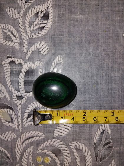 หัวแหวน เนื้อหิน สีเขียวเช้ม ห้อยคอ ขนาด 1.5 นิ้ว แกะแบบหลังเต่า อย่างหนา มีน้ำหนัก ลายหินเป็นชั้นตามธรรมชาาติ อย่างสวย สมบูรณ์ แปลก หายากมา รูปที่ 9