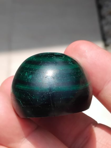 หัวแหวน เนื้อหิน สีเขียวเช้ม ห้อยคอ ขนาด 1.5 นิ้ว แกะแบบหลังเต่า อย่างหนา มีน้ำหนัก ลายหินเป็นชั้นตามธรรมชาาติ อย่างสวย สมบูรณ์ แปลก หายากมา รูปที่ 7