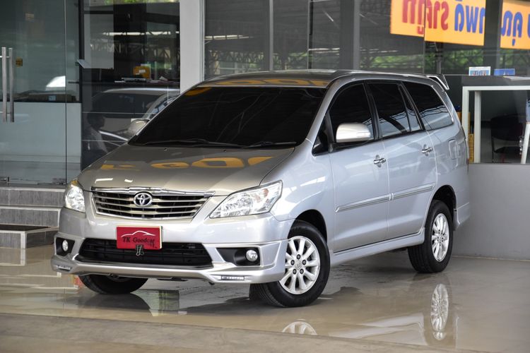 รถ Toyota Innova 2.0 V สี เทา