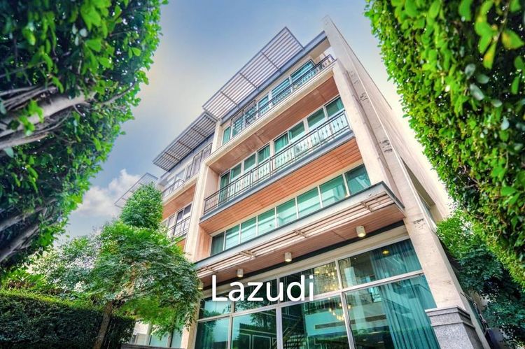 ตกแต่งครบ อื่นๆ 400 ตร.ม. 3 ห้องนอน 4 ห้องน้ำ ทาวน์เฮาส์สำหรับ ขายใน คลองตันเหนือ