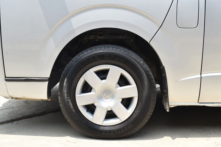 Toyota Commuter 2012 2.5 Van ดีเซล ไม่ติดแก๊ส เกียร์ธรรมดา เทา รูปที่ 4