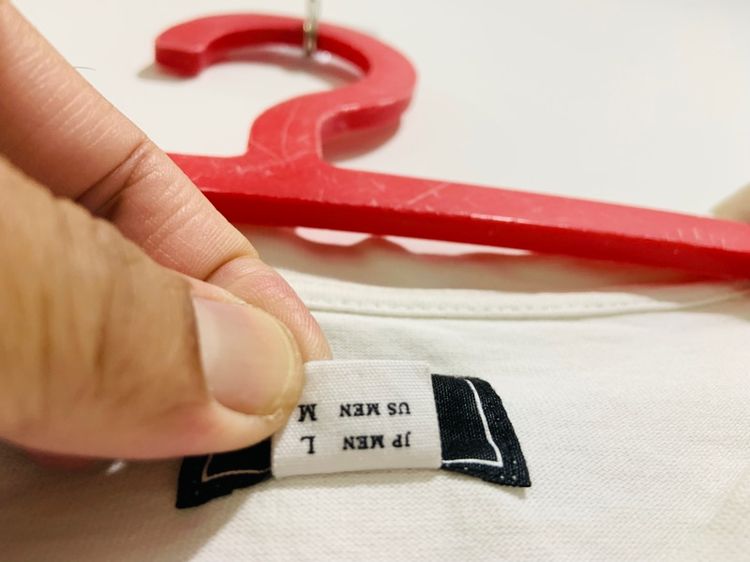 เสื้อยืด PLAYBOY กระเป๋าอกซ้าย แท้ 💯 size M ขนาดอก 20.5 ยาว 27 นิ้ว สภาพดีมาก สีสวย ทรงสวย เนื้อผ้าดีมาก หายากน่าสะสมครับ รูปที่ 5