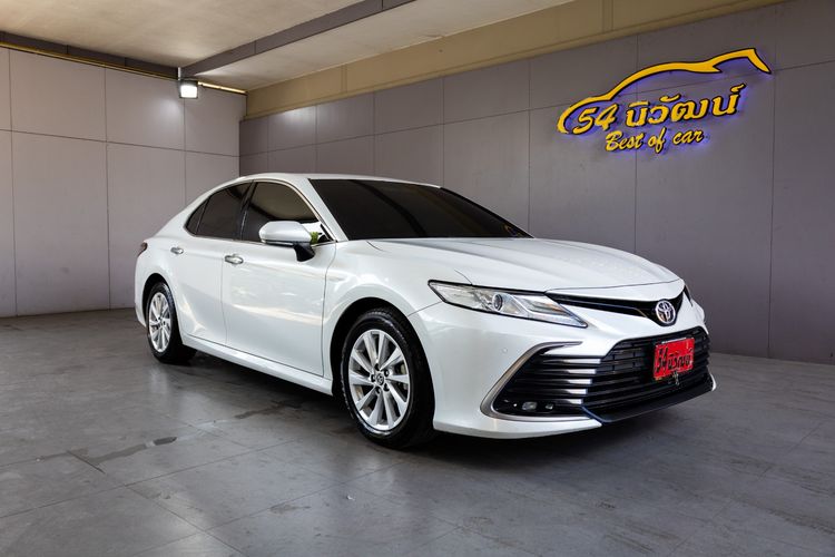 รถ Toyota Camry 2.5 Sport สี ขาว