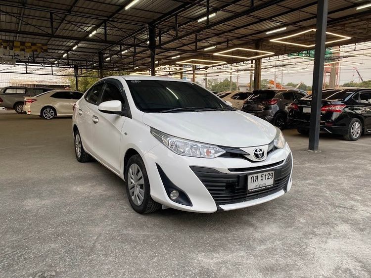Toyota Yaris ATIV 2017 1.2 J Sedan เบนซิน ไม่ติดแก๊ส เกียร์อัตโนมัติ ขาว รูปที่ 3