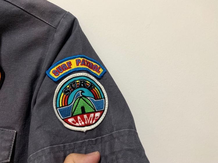 เสื้อ SURF SCOUTS OF HYSTERIC 💯 made in JAPAN size วัดจริงขนาด อก 19 ยาว 25 นิ้ว สภาพดีมาก อาร์มสวย ดีเทลสวย หายากน่าสะสมครับ รูปที่ 3