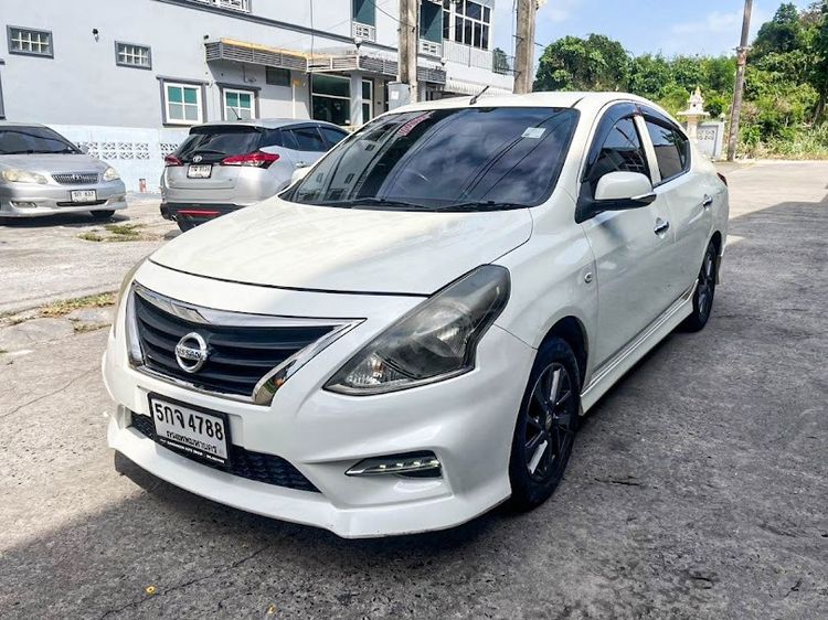 รถ Nissan Almera 1.2 E Sportech สี ขาว