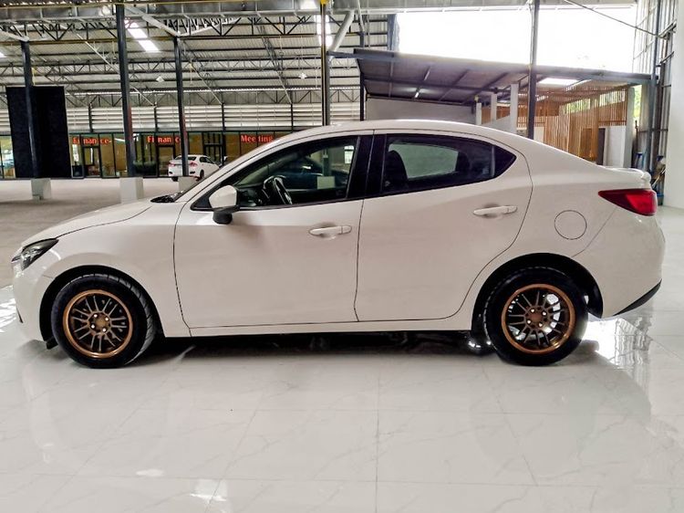 Mazda Mazda 2 2017 1.3 Standard Sedan เบนซิน ไม่ติดแก๊ส เกียร์อัตโนมัติ ขาว รูปที่ 4