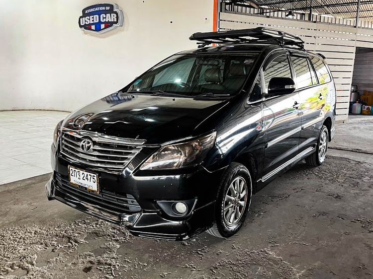 รถ Toyota Innova 2.0 V สี ดำ