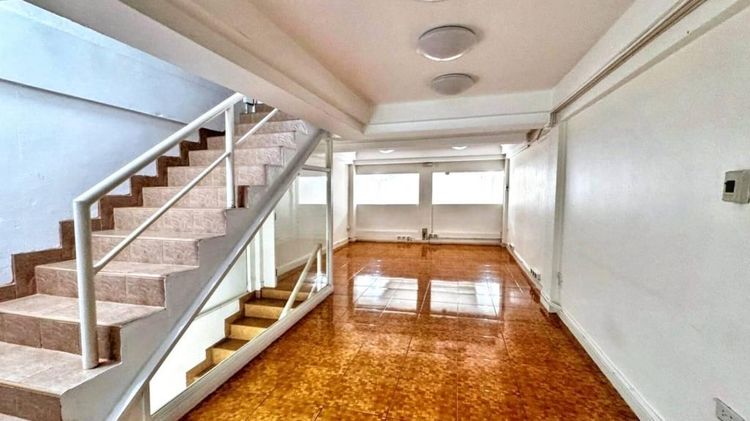 อื่นๆ ทาวน์เฮ้าส์สุดหรู ใจกลางคลองเตย ลงทุนดีเยี่ยม พร้อมเดินทางสะดวก รูปที่ 2