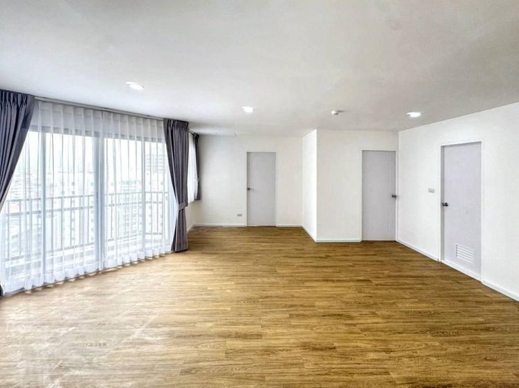 ตกแต่งครบ อื่นๆ 84 ตร.ม. 2 ห้องนอน 2 ห้องน้ำ คอนโดสำหรับ ขายใน ช่องนนทรี รูปที่ 3