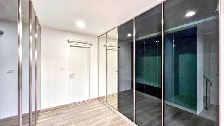 ตกแต่งครบ Sansiri 212 ตร.ม. 3 ห้องนอน 4 ห้องน้ำ ทาวน์เฮาส์สำหรับ ขายใน บางโพงพาง รูปที่ 3