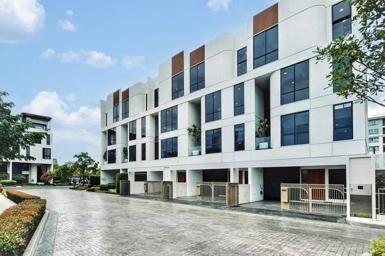 212 ตร.ม. 3 ห้องนอน 4 ห้องน้ำ ทาวน์เฮาส์สำหรับ ขายใน บางโพงพาง