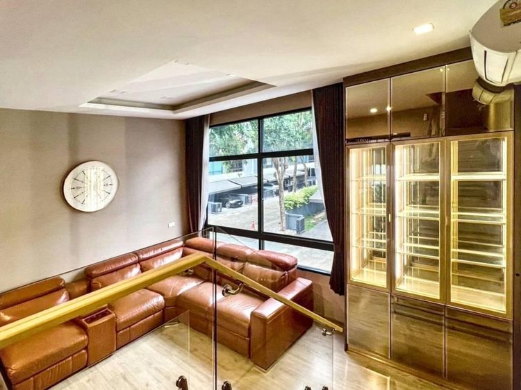 ตกแต่งครบ Ananda Development 185 ตร.ม. 3 ห้องนอน 3 ห้องน้ำ ทาวน์เฮาส์สำหรับ ขายใน ช่องนนทรี รูปที่ 3