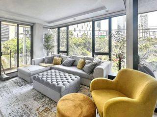 100 ตร.ม. 2 ห้องนอน 2 ห้องน้ำ คอนโดสำหรับ ขายใน ลุมพินี