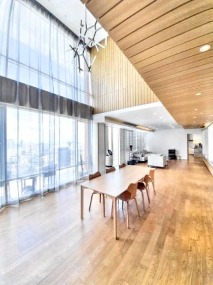 ตกแต่งครบ Major Development 376 ตร.ม. 4 ห้องนอน 5 ห้องน้ำ คอนโดสำหรับ ขายใน คลองตันเหนือ รูปที่ 2