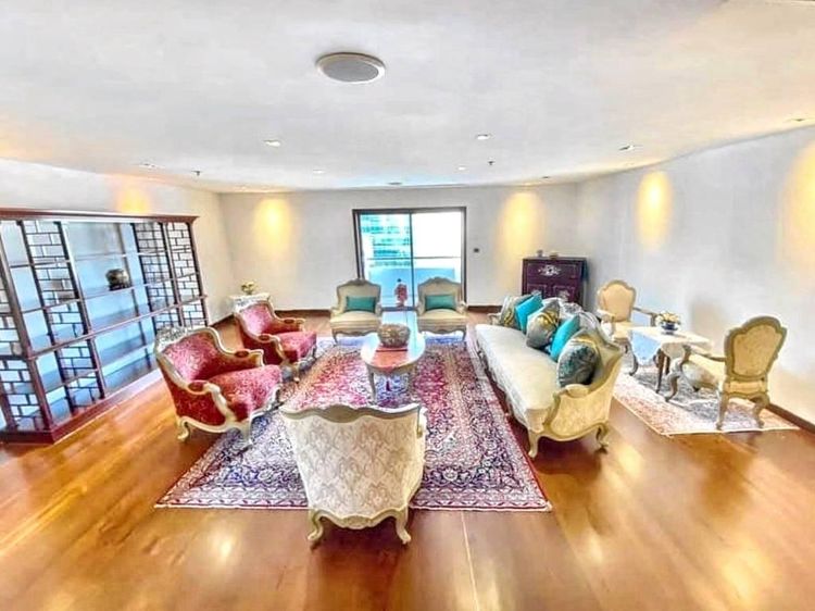 ตกแต่งครบ อื่นๆ 315 ตร.ม. 3 ห้องนอน 3 ห้องน้ำ คอนโดสำหรับ ขาย &amp; เช่าใน คลองตันเหนือ