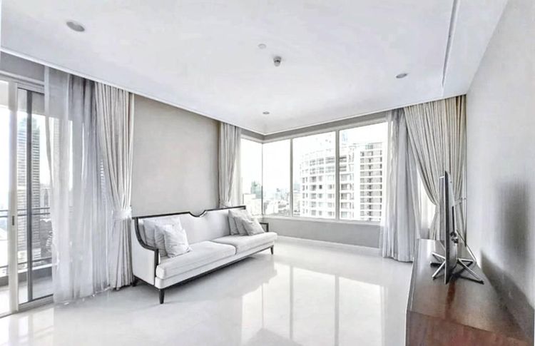 ตกแต่งครบ อื่นๆ 160 ตร.ม. 3 ห้องนอน 4 ห้องน้ำ คอนโดสำหรับ ขายใน ลุมพินี รูปที่ 2