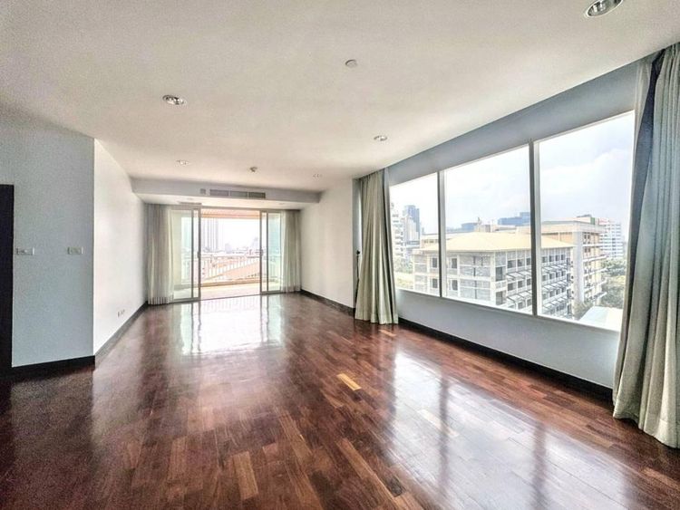 2010 อื่นๆ 127 ตร.ม. 2 ห้องนอน 2 ห้องน้ำ คอนโดสำหรับ ขายใน คลองเตย