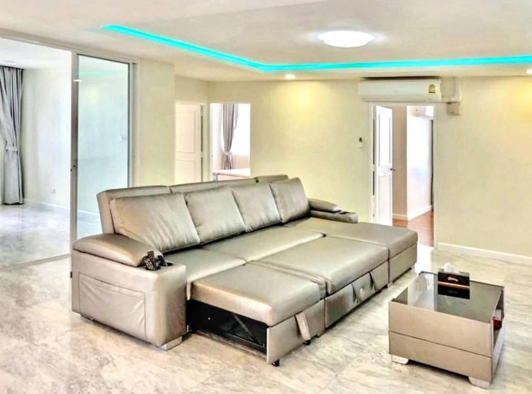 236 ตร.ม. 3 ห้องนอน 1 ห้องน้ำ คอนโดสำหรับ ขายใน คลองตันเหนือ