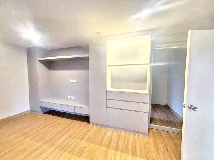 ตกแต่งครบ อื่นๆ 239 ตร.ม. 3 ห้องนอน 4 ห้องน้ำ คอนโดสำหรับ ขายใน คลองเตยเหนือ รูปที่ 4