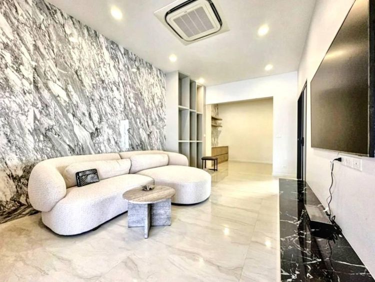 ตกแต่งครบ Sansiri 250 ตร.ม. 3 ห้องนอน 3 ห้องน้ำ ทาวน์เฮาส์สำหรับ ขายใน บางโพงพาง รูปที่ 4