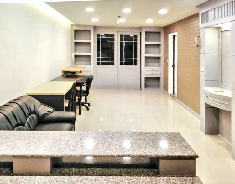 ตกแต่งครบ อื่นๆ 68 ตร.ม. 1 ห้องนอน 1 ห้องน้ำ คอนโดสำหรับ ขายใน สีลม รูปที่ 2