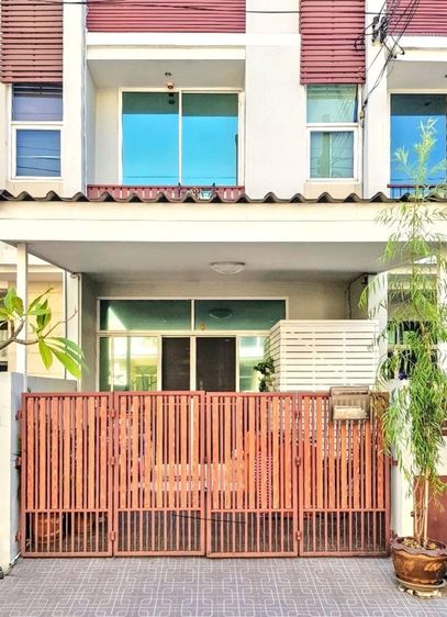 ตกแต่งครบ อื่นๆ 200 ตร.ม. 3 ห้องนอน 3 ห้องน้ำ ทาวน์เฮาส์สำหรับ ขายใน ช่องนนทรี