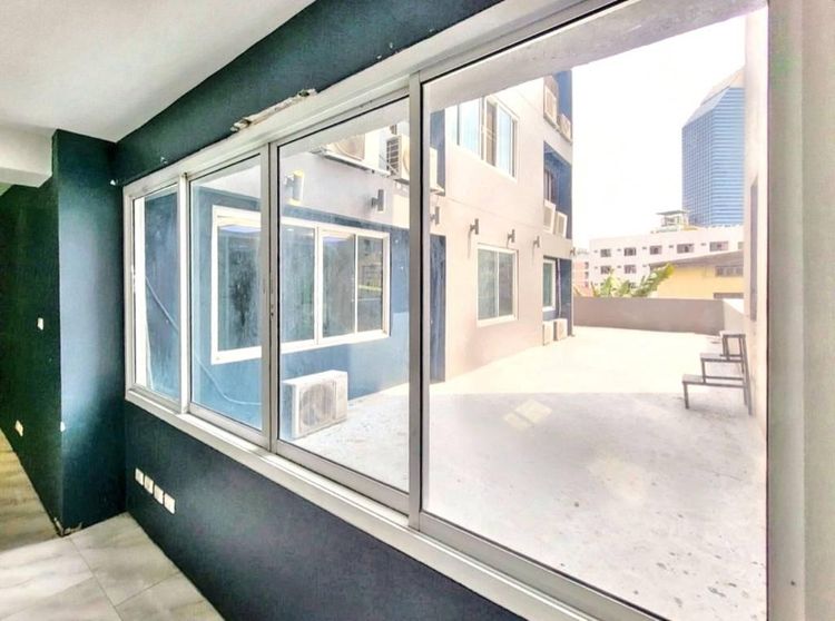 อื่นๆ 176 ตร.ม. 9 ห้องนอน 2 ห้องน้ำ คอนโดสำหรับ ขายใน ดินแดง รูปที่ 3