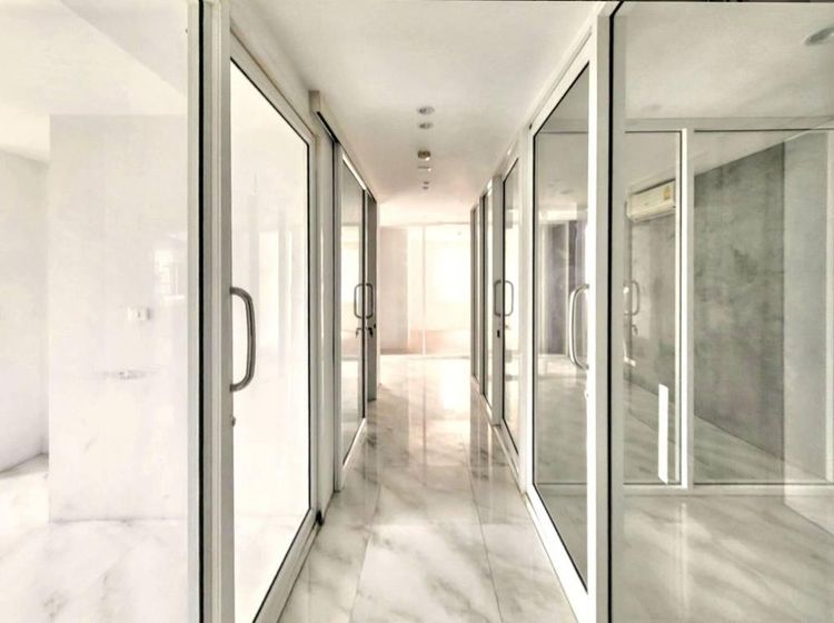 อื่นๆ 176 ตร.ม. 9 ห้องนอน 2 ห้องน้ำ คอนโดสำหรับ ขายใน ดินแดง รูปที่ 4