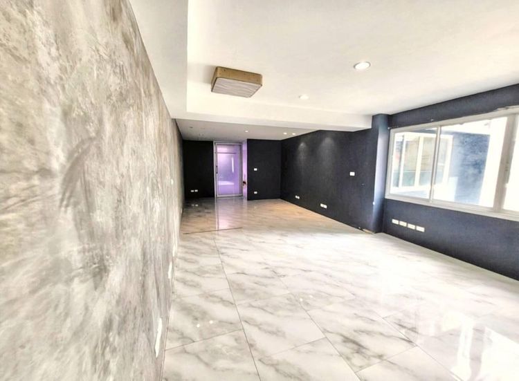 อื่นๆ 176 ตร.ม. 9 ห้องนอน 2 ห้องน้ำ คอนโดสำหรับ ขายใน ดินแดง รูปที่ 2