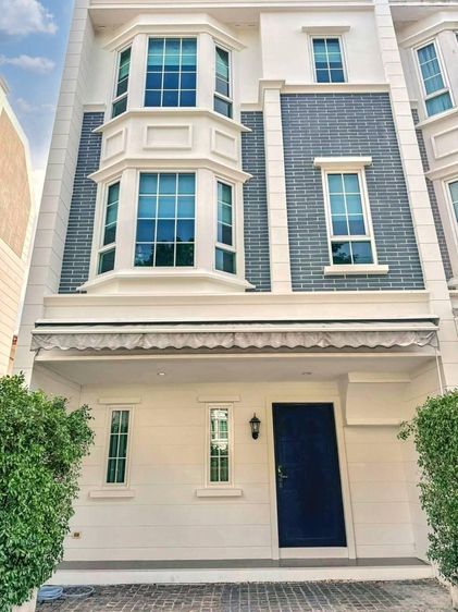 180 ตร.ม. 3 ห้องนอน 3 ห้องน้ำ ทาวน์เฮาส์สำหรับ ขายใน หัวหมาก