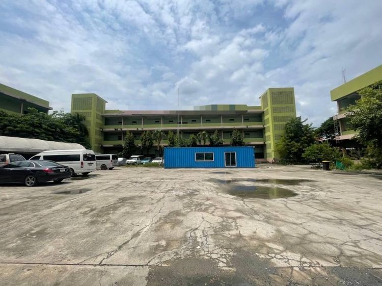 โรงเรียนติดถนนหลักในมีนบุรี กรุงเทพมหานคร ขายราคา 350,910,000 บาท