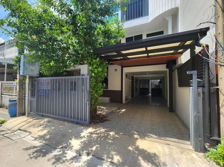 ตกแต่งครบ อื่นๆ 284 ตร.ม. 3 ห้องนอน 4 ห้องน้ำ ทาวน์เฮาส์สำหรับ ขายใน ทุ่งวัดดอน