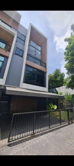ตกแต่งครบ Ananda Development 200 ตร.ม. 3 ห้องนอน 3 ห้องน้ำ ทาวน์เฮาส์สำหรับ ขายใน ช่องนนทรี รูปที่ 2