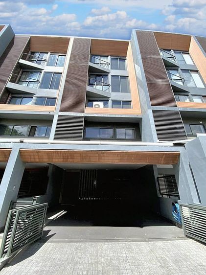 330 ตร.ม. 3 ห้องนอน 4 ห้องน้ำ ทาวน์เฮาส์สำหรับ ขายใน ช่องนนทรี