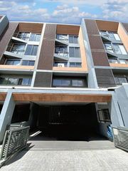 330 ตร.ม. 3 ห้องนอน 4 ห้องน้ำ ทาวน์เฮาส์สำหรับ ขายใน ช่องนนทรี