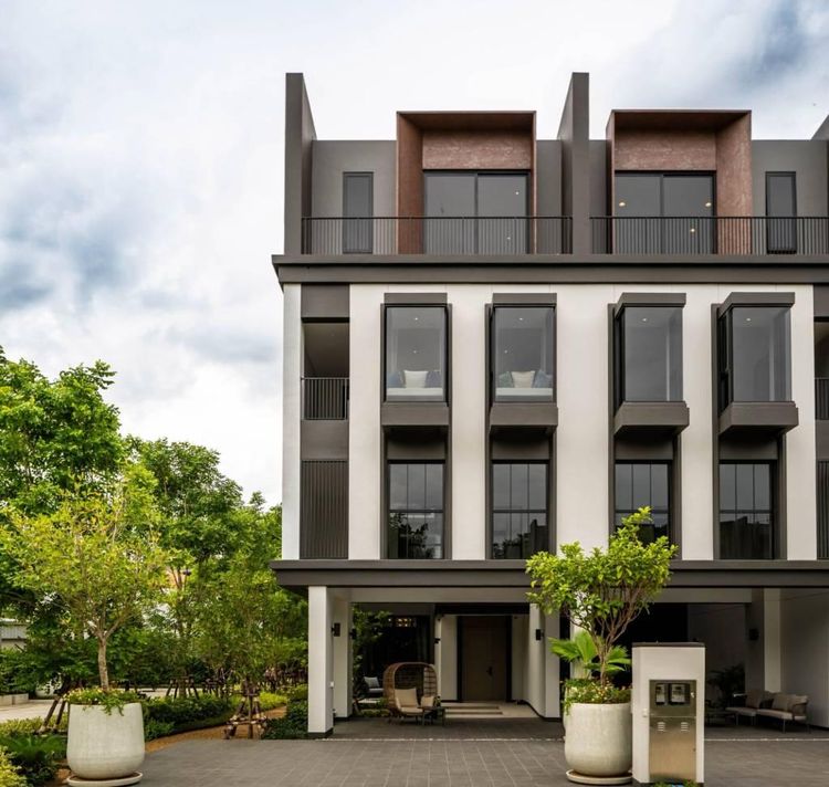 249 ตร.ม. 4 ห้องนอน 4 ห้องน้ำ ทาวน์เฮาส์สำหรับ ขายใน วังทองหลาง