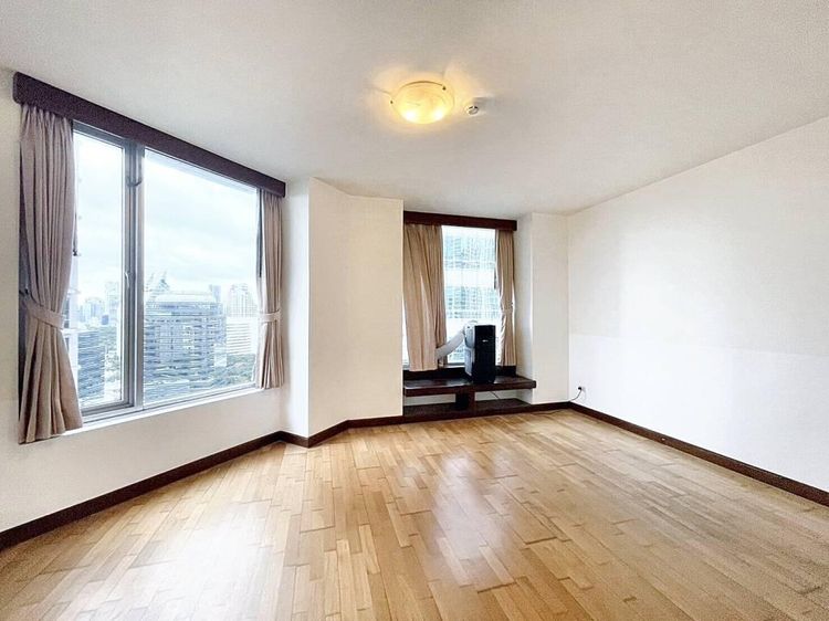 ตกแต่งครบ อื่นๆ 178 ตร.ม. 3 ห้องนอน 3 ห้องน้ำ คอนโดสำหรับ ขายใน ลุมพินี รูปที่ 2