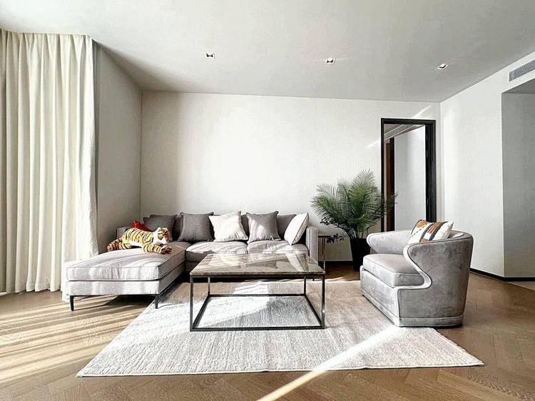 ตกแต่งครบ อื่นๆ 111 ตร.ม. 2 ห้องนอน 3 ห้องน้ำ คอนโดสำหรับ ขายใน คลองตันเหนือ