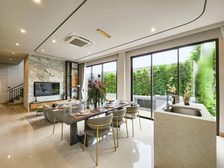 แอร์รี่ ศรีนครินทร์-กรุงเทพกรีฑา