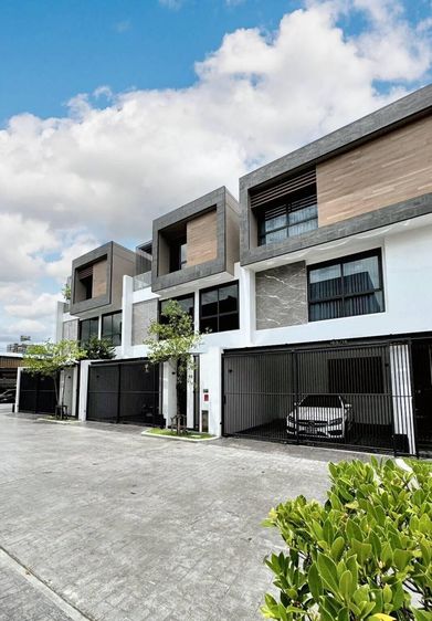 อื่นๆ 315 ตร.ม. 3 ห้องนอน 4 ห้องน้ำ ทาวน์เฮาส์สำหรับ ขายใน บางกะปิ รูปที่ 2