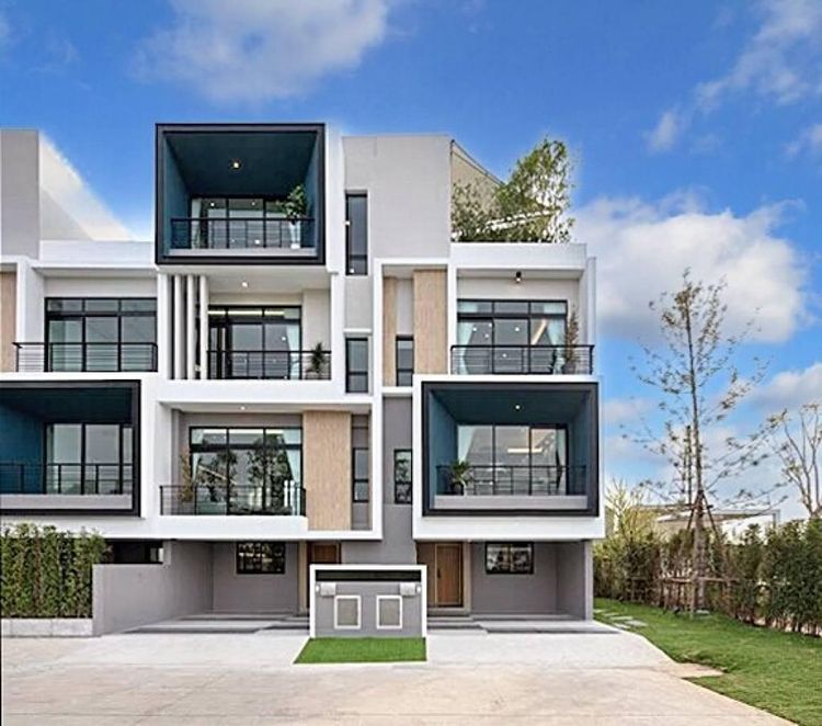 203 ตร.ม. 3 ห้องนอน 4 ห้องน้ำ ทาวน์เฮาส์สำหรับ ขายใน ลาดพร้าว