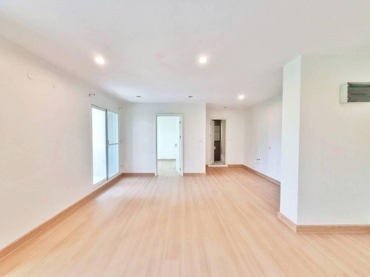 67 ตร.ม. 2 ห้องนอน 2 ห้องน้ำ คอนโดสำหรับ ขายใน เสนานิคม