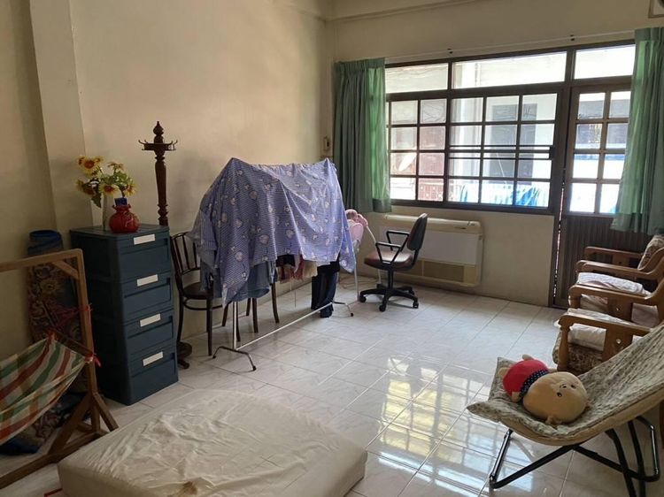 200 ตร.ม. 8 ห้องนอน 5 ห้องน้ำ ทาวน์เฮาส์สำหรับ ขายใน ตลาดน้อย